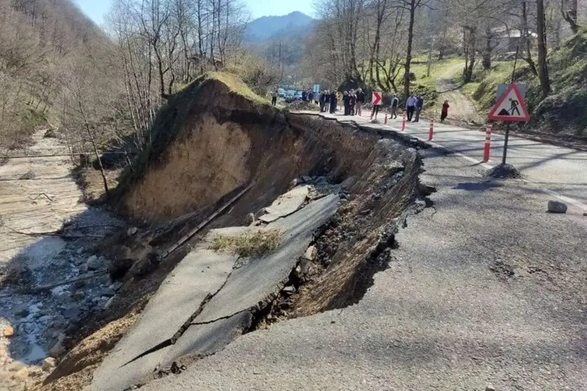 رانش زمین دقایقی قبل در آزادراه تهران _ پردیس+ فیلم