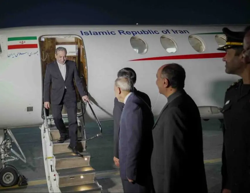 تصاویر توجه‌برانگیز از ورود عراقچی به اسلام‌آباد