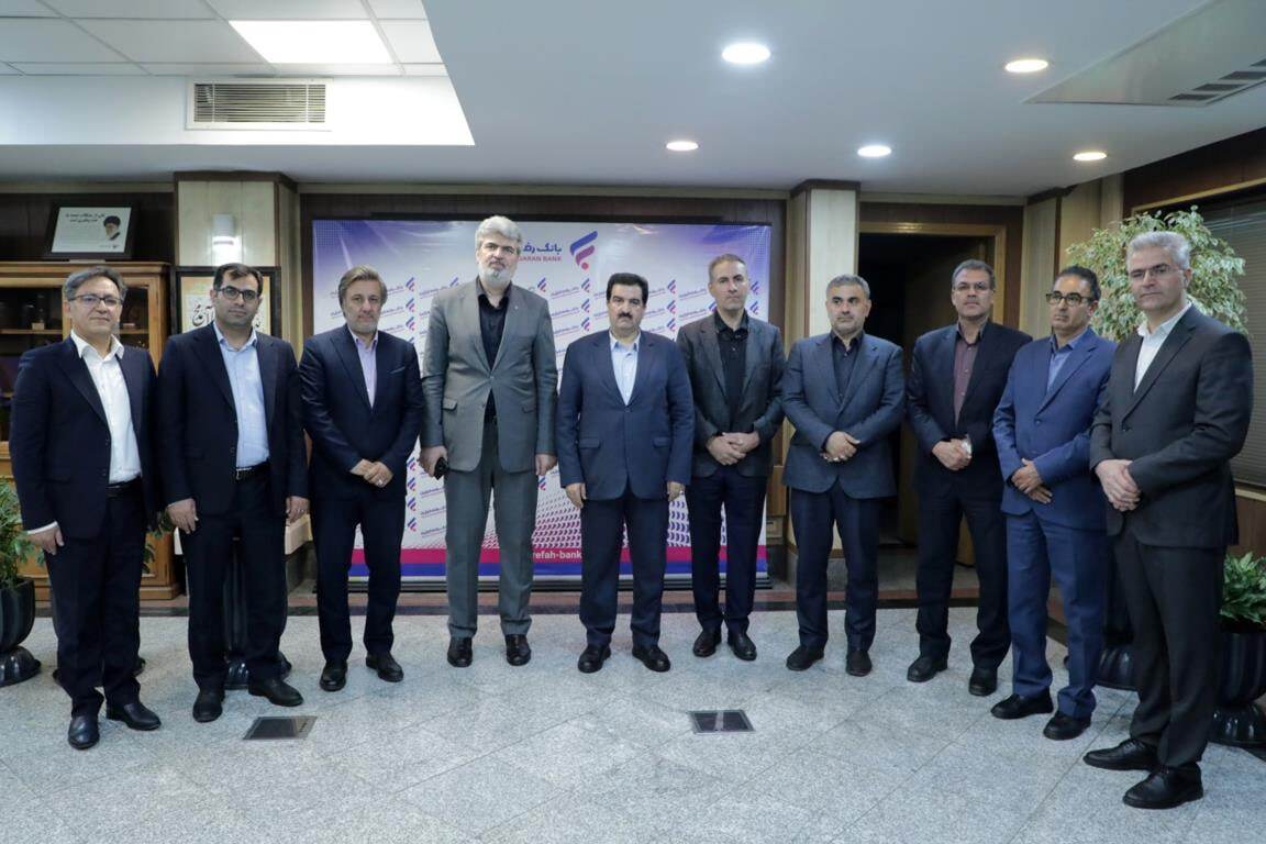 بانک رفاه کارگران و دانشگاه آزاد اسلامی تفاهم‌نامه همکاری امضا کردند