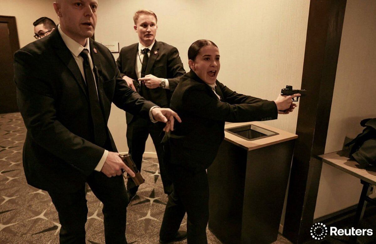 لحظه حمله نیروهای اف‌بی‌آی به فرد مضنون به تیراندازی در شام ترامپ + فیلم