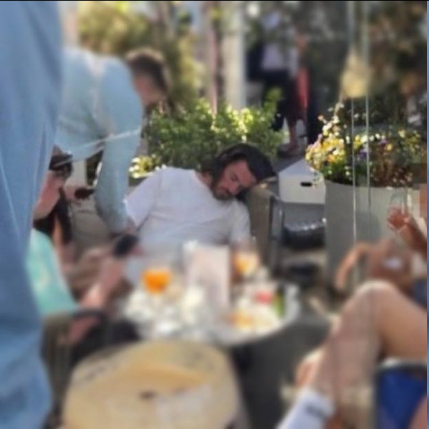 حال خراب بازیکن لیگ برتری پس از خوشگذرانی عجیب! + عکس ۱۸+