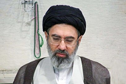 عکس العمل آیت الله مجتبی خامنه‌ای پس از خواندن گزارش مذاکرات+ فیلم