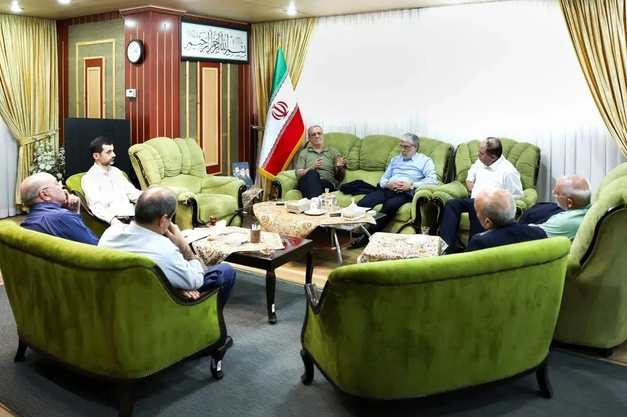استایل متفاوت مسعود پزشکیان در یک جلسه رسمی + عکس استایل متفاوت مسعود پزشکیان در یک جلسه رسمی + عکس