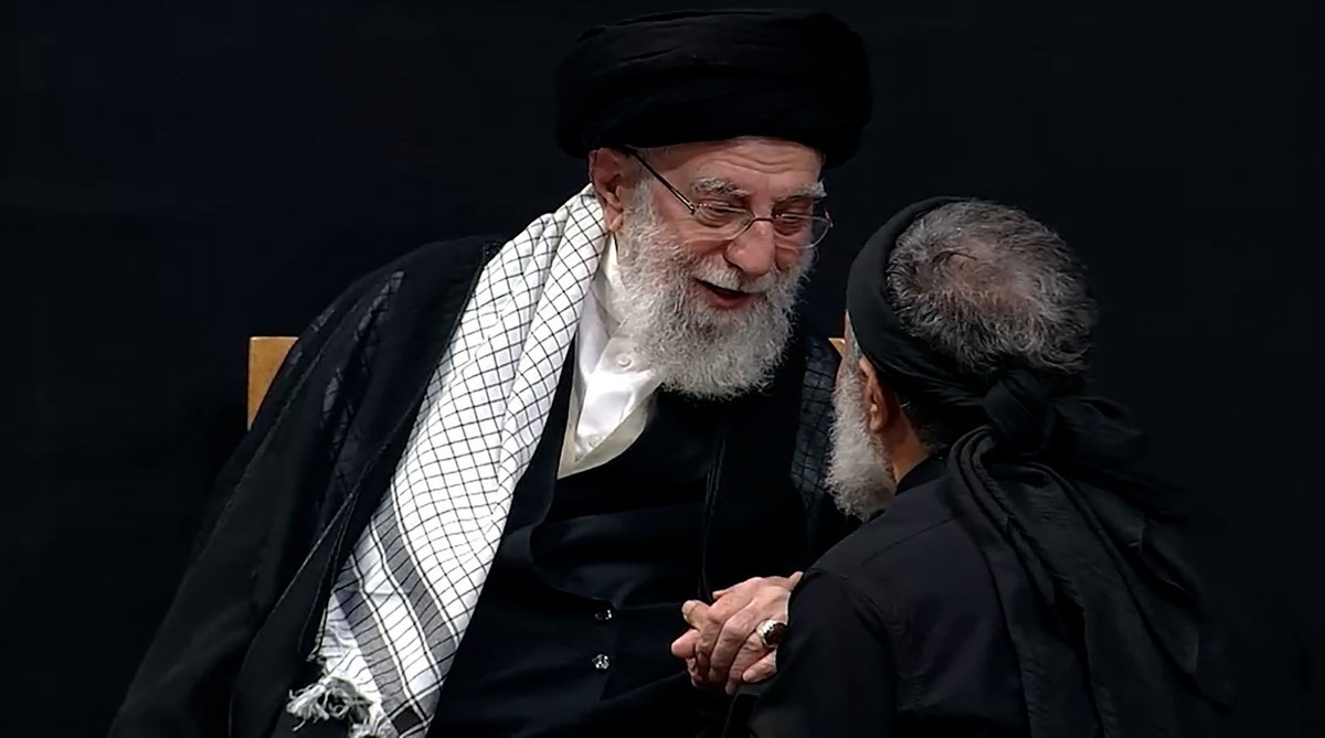 محمود کریمی در مراسم وداع با رهبر شهید «ای ایران» خواند + فیلم