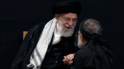 اجرای «ای ایران» توسط محمود کریمی در مراسم وداع با رهبر شهید