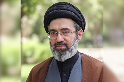 رونمایی از نخستین کتاب درباره رهبر سوم انقلاب