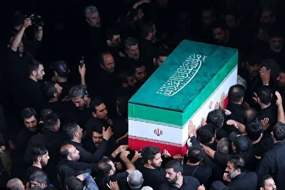 انتقال هوایی پیکر رهبر شهید با بالگرد در تهران