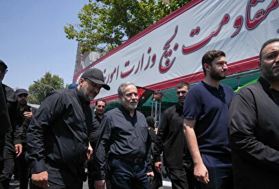 حضور متفاوت وزیر خارجه در مراسم تشییع با موتورسیکلت
