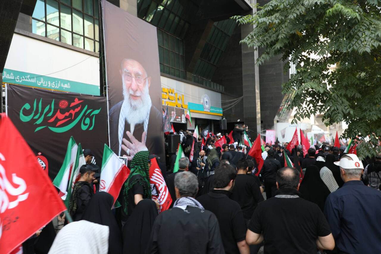 تجلی خدمتگزاری بانک تجارت در آیین وداع با «قائد شهید امت» / بازدید دکتر اخلاقی از موکبهای خدمترسانی به عزاداران تجلی خدمتگزاری بانک تجارت در آیین وداع با «قائد شهید امت» / بازدید دکتر اخلاقی از موکبهای خدمترسانی به عزاداران