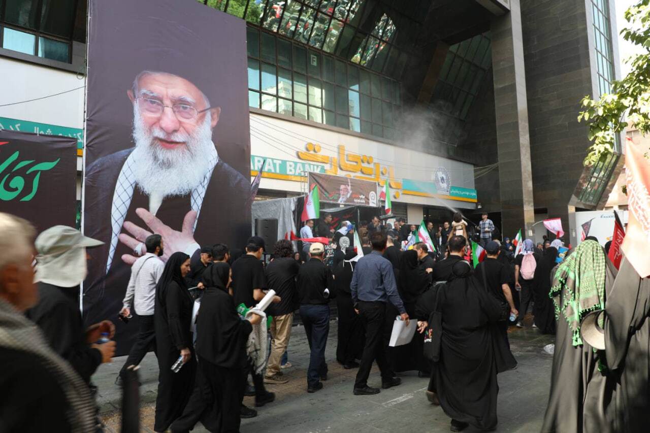 تجلی خدمتگزاری بانک تجارت در آیین وداع با «قائد شهید امت» / بازدید دکتر اخلاقی از موکبهای خدمترسانی به عزاداران تجلی خدمتگزاری بانک تجارت در آیین وداع با «قائد شهید امت» / بازدید دکتر اخلاقی از موکبهای خدمترسانی به عزاداران