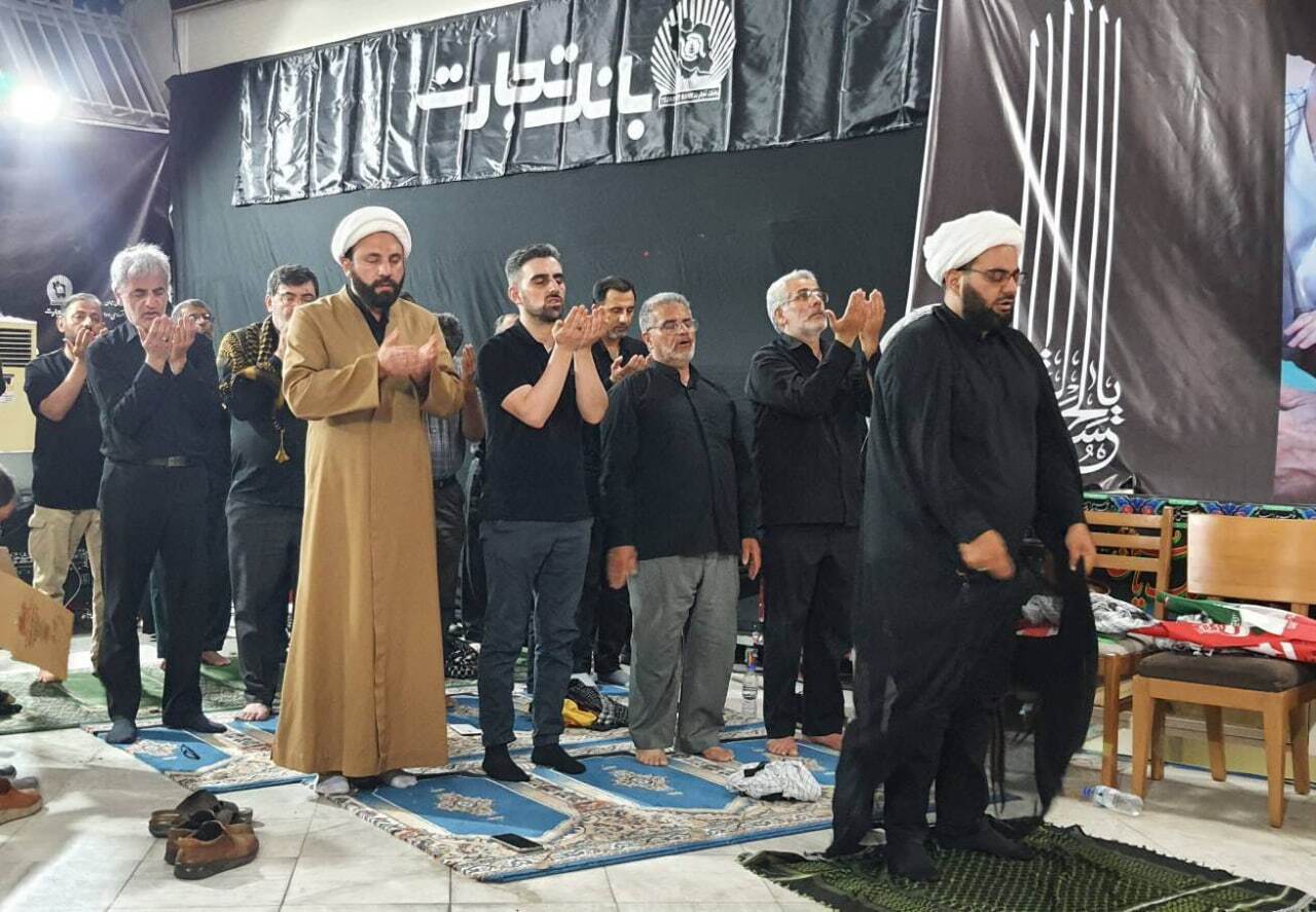 تجلی خدمتگزاری بانک تجارت در آیین وداع با «قائد شهید امت» / بازدید دکتر اخلاقی از موکبهای خدمترسانی به عزاداران تجلی خدمتگزاری بانک تجارت در آیین وداع با «قائد شهید امت» / بازدید دکتر اخلاقی از موکبهای خدمترسانی به عزاداران