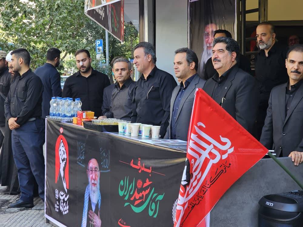 تجلی خدمتگزاری بانک تجارت در آیین وداع با «قائد شهید امت» / بازدید دکتر اخلاقی از موکبهای خدمترسانی به عزاداران تجلی خدمتگزاری بانک تجارت در آیین وداع با «قائد شهید امت» / بازدید دکتر اخلاقی از موکبهای خدمترسانی به عزاداران