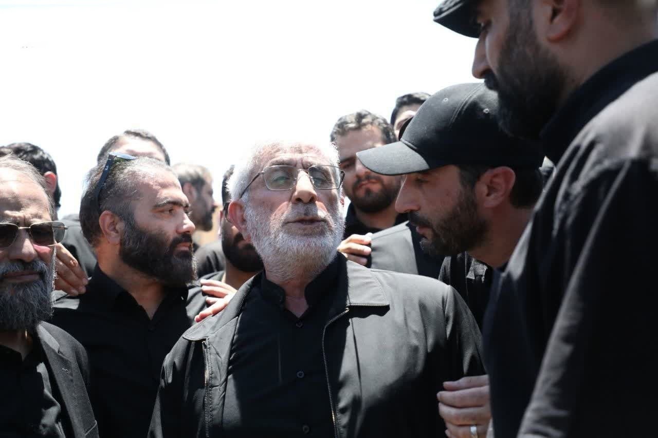 حضور سردار قاآنی در فرودگاه مشهد همزمان با ورود پیکر رهبر شهید + عکس