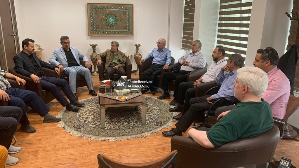 نشست در دفتر احمدینژاد با محور تحولات روز کشور برگزار شد نشست در دفتر احمدینژاد با محور تحولات روز کشور برگزار شد