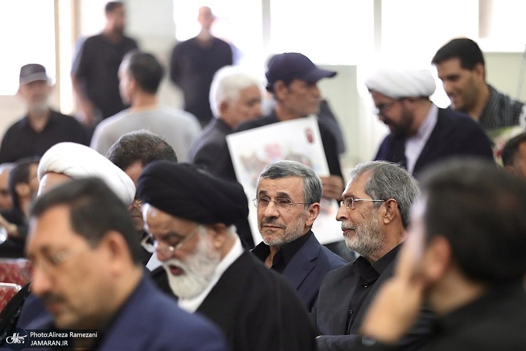 تصاویری از حضور احمدی نژاد در مراسم بزرگداشت رهبر شهید تصاویری از حضور احمدی نژاد در مراسم بزرگداشت رهبر شهید