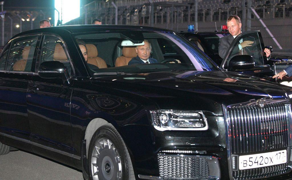رونمایی از لیموزین لاکچری پوتین / خودرو فوق لوکس رئیسجمهور روسیه را ببینید رونمایی از لیموزین لاکچری پوتین / خودرو فوق لوکس رئیسجمهور روسیه را ببینید