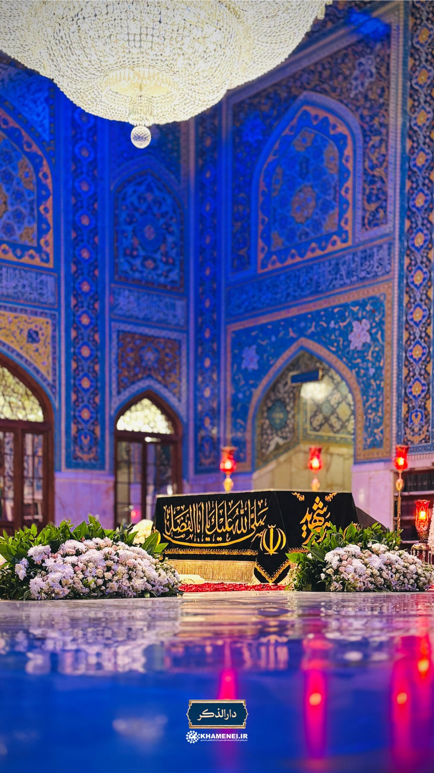 گل‌آرایی جدید مزار رهبر شهید در رواق دارالذکر + عکس