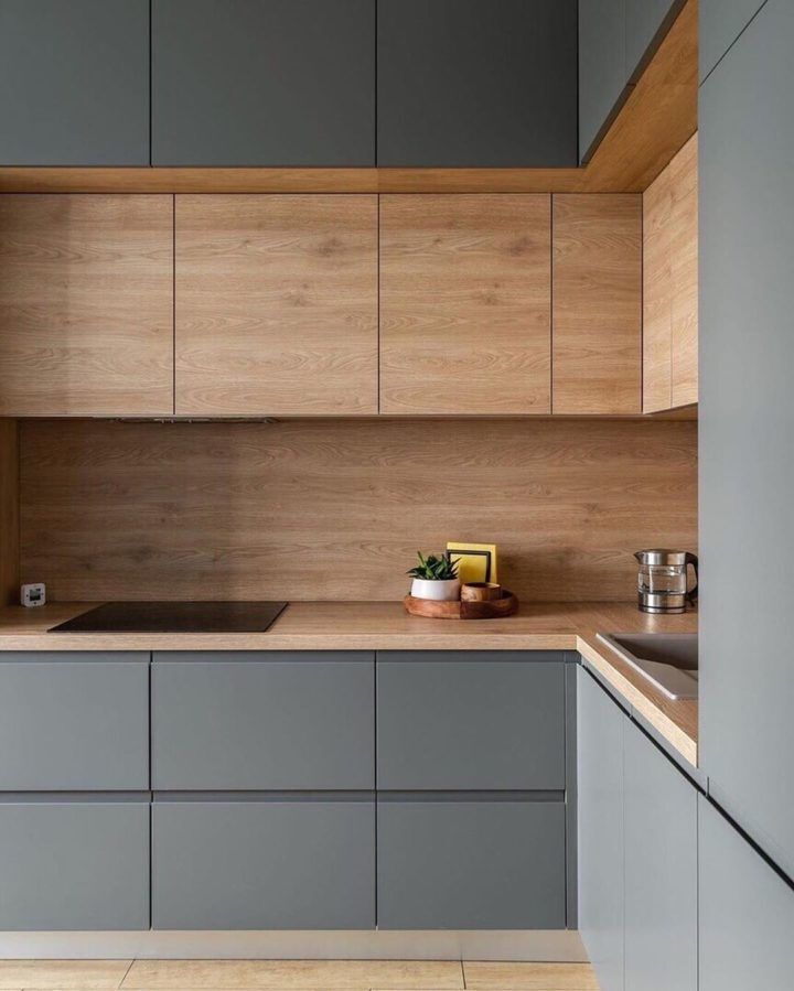 کابینت مدرن پلکانی چوبی طوسی بدون دستگیره کابینت مدرن پلکانی چوبی طوسی بدون دستگیره