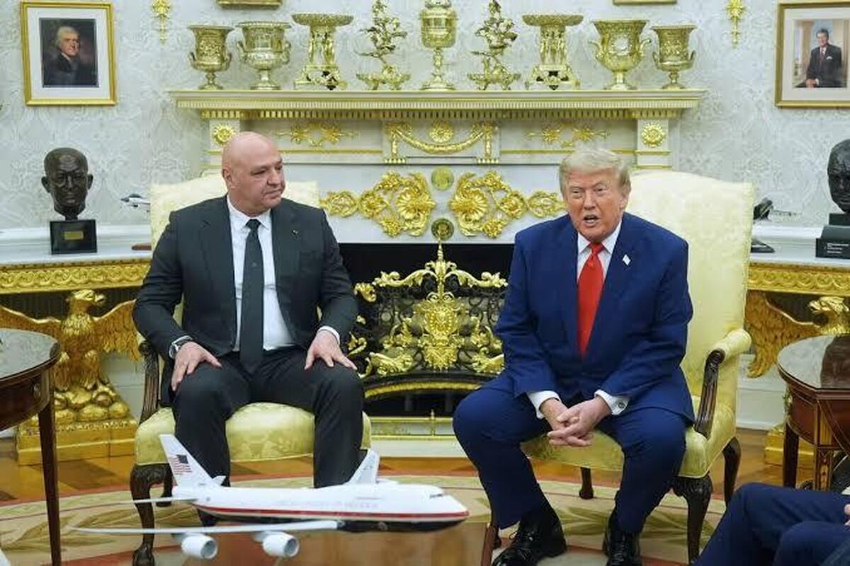 ببینید | دست دادن طولانی‌مدت ترامپ با جوزف عون