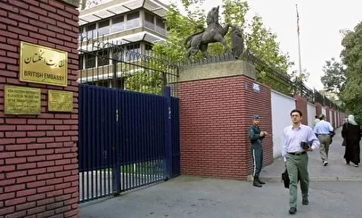 انگلیس دیپلماتهای خود را از ایران خارج کرد