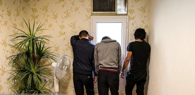 بیهوش شدن سارق پس از شلیک ۱۵تیر از سوی پلیس
