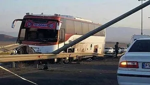 حادثه عجیب در زنجان؛ پرت شدن یک مسافر به بیرون از اتوبوس!