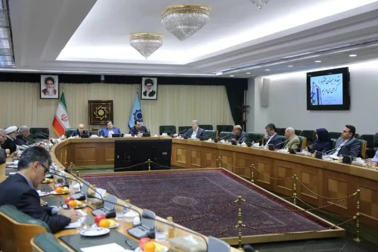 همتی: روند کاهنده نرخ تورم را ادامه می&zwnj;دهیم/ نگرانی از بابت صادرات غیرنفتی نداریم