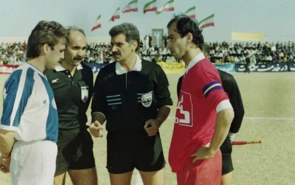 عجیب ولی واقعی/ چرا دربی سال ۱۳۷۳ استقلال و پرسپولیس در زندان برگزار شد! + عکس