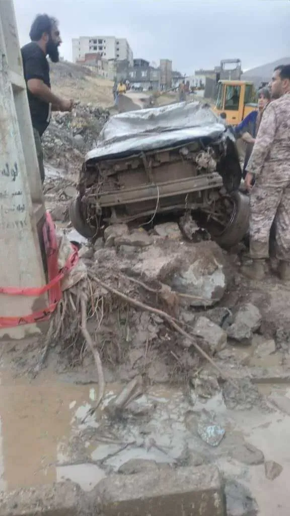 خسارت سیل به خودروها در بومهن + عکس