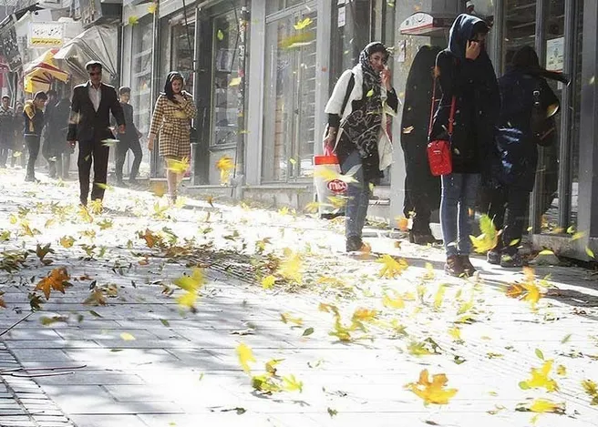 تندباد و طوفان در راه اصفهان