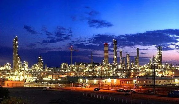 کاهش اثر تحریم با تأسیس پتروپالایشگاه‌ها