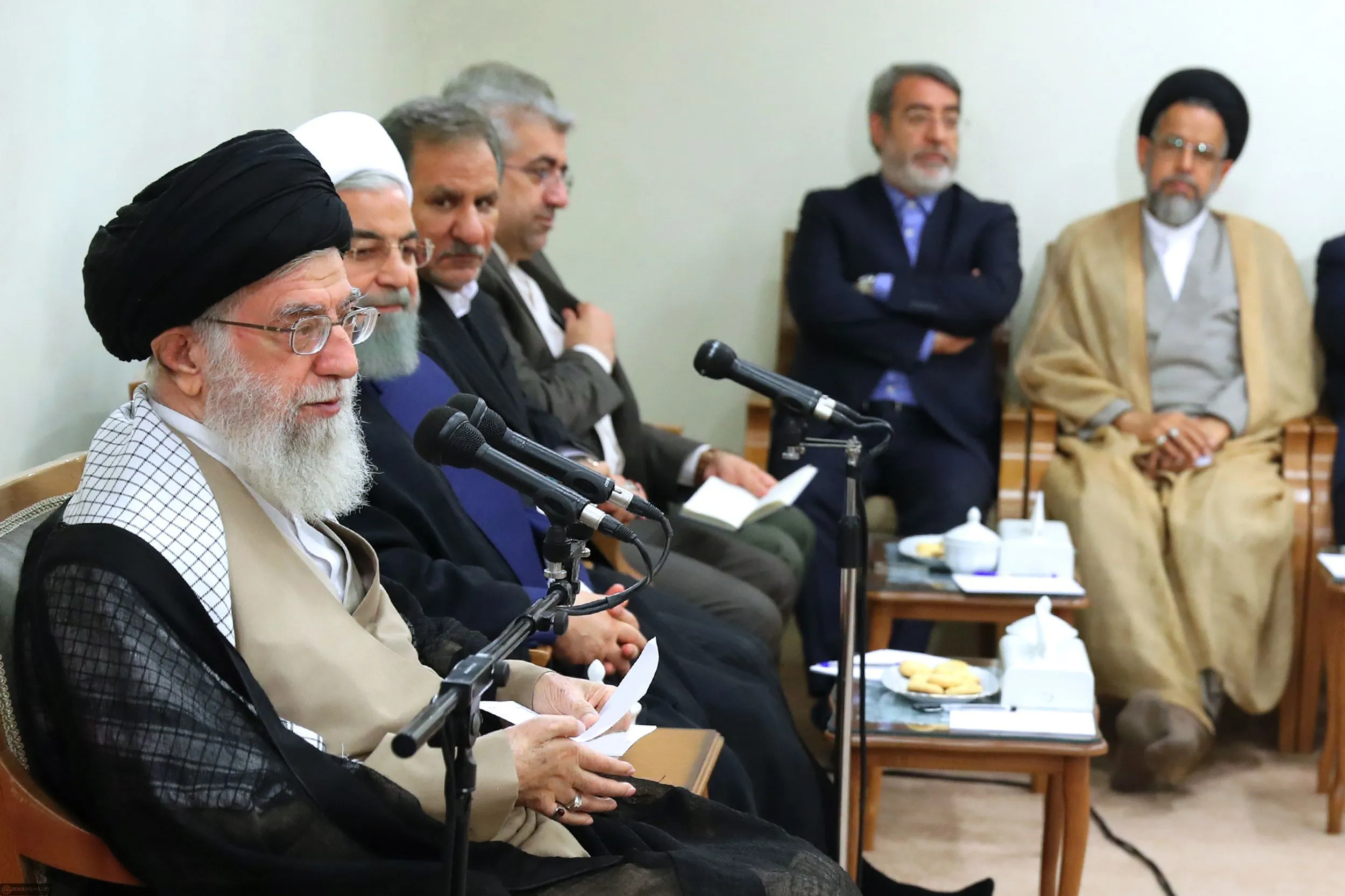 رهبر انقلاب: مواضع رییس‌جمهور در اروپا مقتدرانه بود