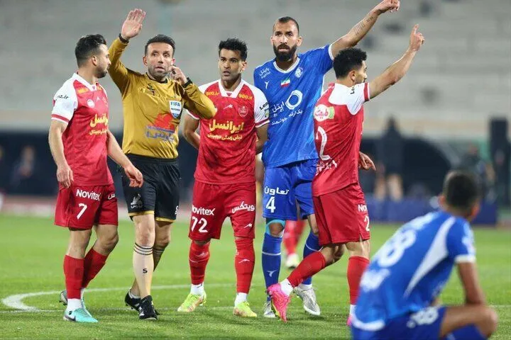 Esteghlal, Persepolis Edge Rivals: IPL