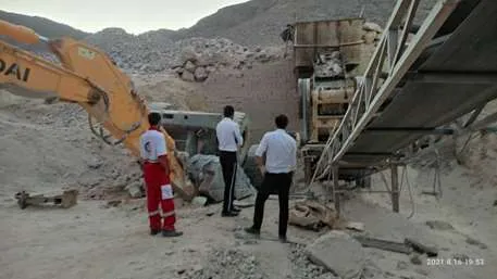 ریزش مرگبار کوه در معدن /  راننده لودر زنده زنده دفن شد + عکس