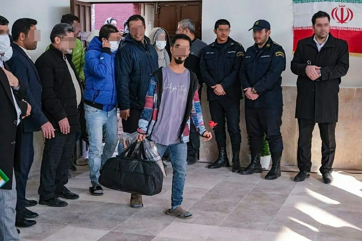ثبت لحظاتی که زندانیان از آزادی با عفو رهبری باخبر می‌شوند