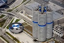پارکینگ شگفت‌انگیز BMW +عکس