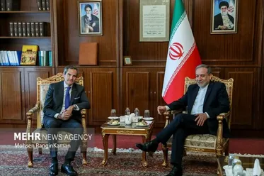 FM Araghchi, IAEA chief hold phone call amid Iran-US talks