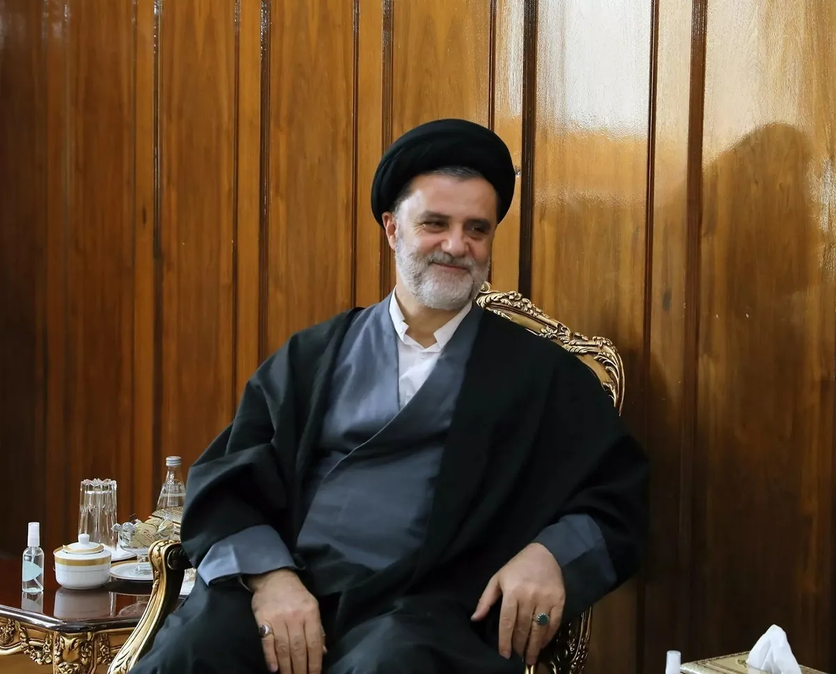 عقب‌نشینی ناو آمریکایی پس از واکنش قاطع ایران / نبویان روایت کرد