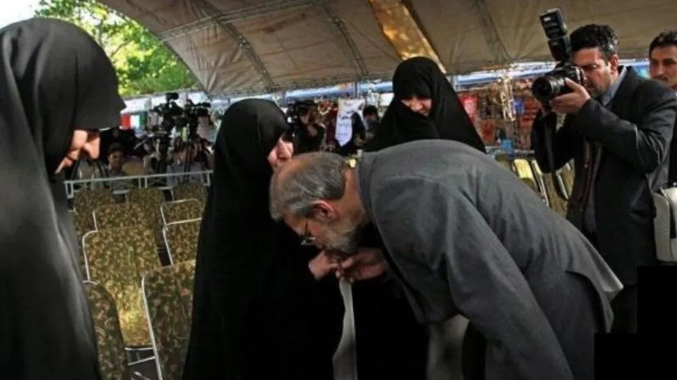 غغ