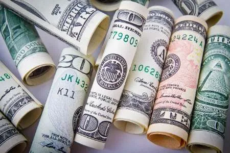 دلار در سراشیبی قیمت افتاد