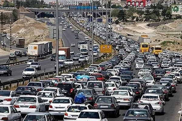 ترافیک در خروجی های مشهد سنگین است
