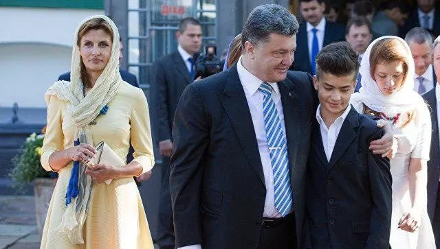 پسر پورشنکو با یک لباس روسی جنجال به‌پا کرد +عکس