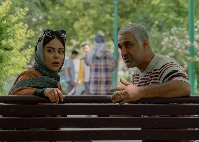 استایل عجیب پژمان جمشیدی با چادر گل گلی! + فیلم