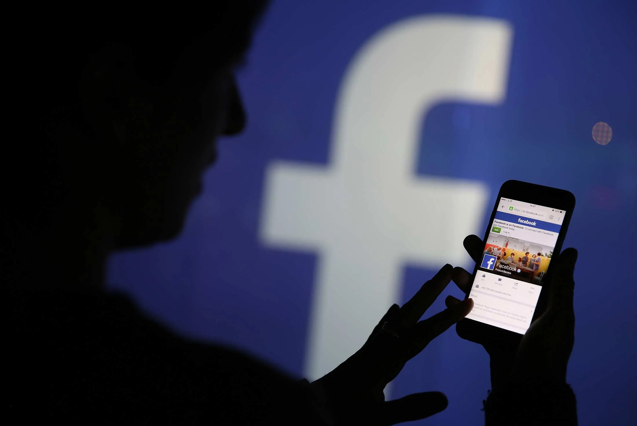 Facebook Launches a Craigslist Competitor, Again