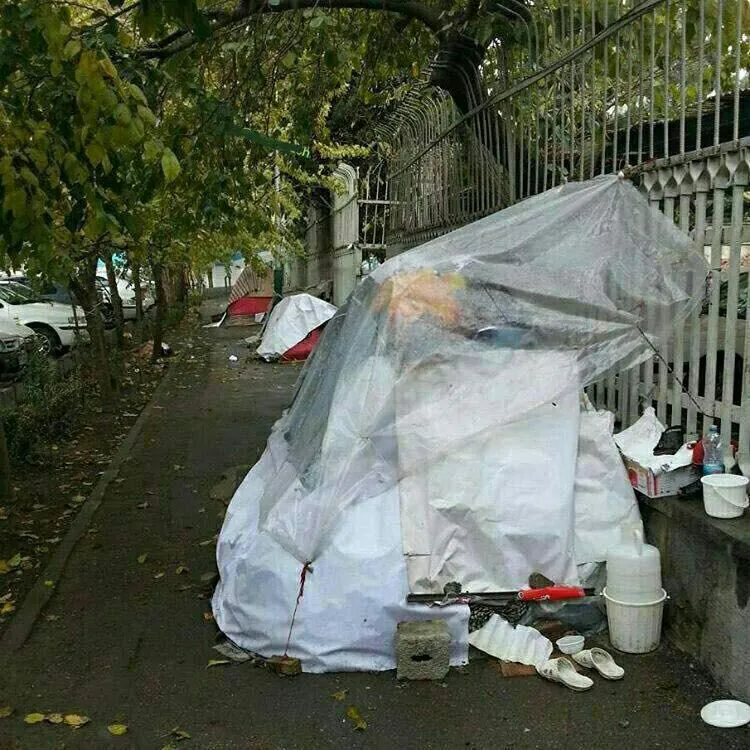شهرستانی های همراه بیماران در شبهای سرد