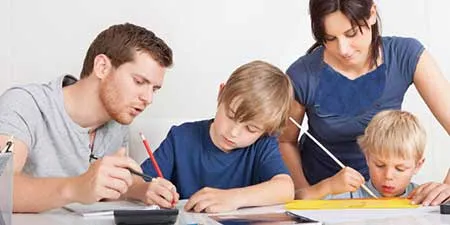 چگونه می‌توانیم فرزندانمان را به درس خواندن علاقه‌مند کنیم؟