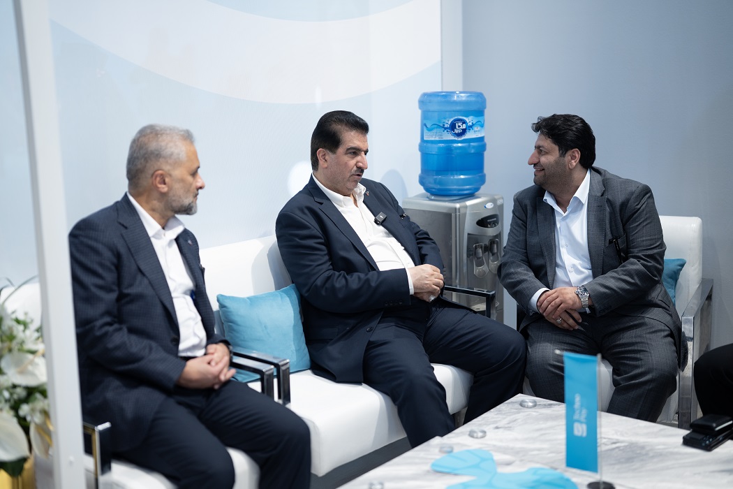 بازدید مدیرعامل بانک رفاه کارگران از نمایشگاه الکامپ؛ تأکید بر توسعه بانکداری دیجیتال و حمایت همه‌جانبه از زیست‌بوم فناوری و نوآوری کشور