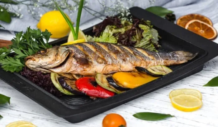 رفع بوی بد ضخم ماهی از دست و ماهی تابه