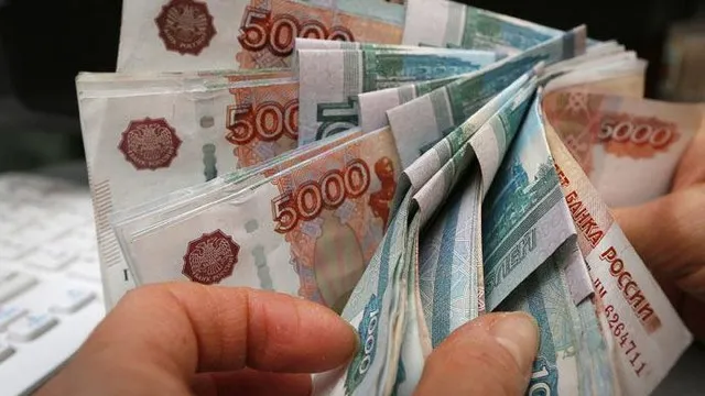 سقوط ارزش روبل روسیه در برابر دلار