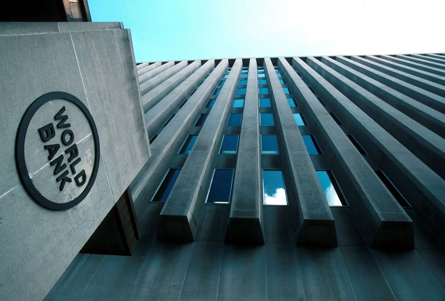 Iran’s GDP to Grow by 2.2%